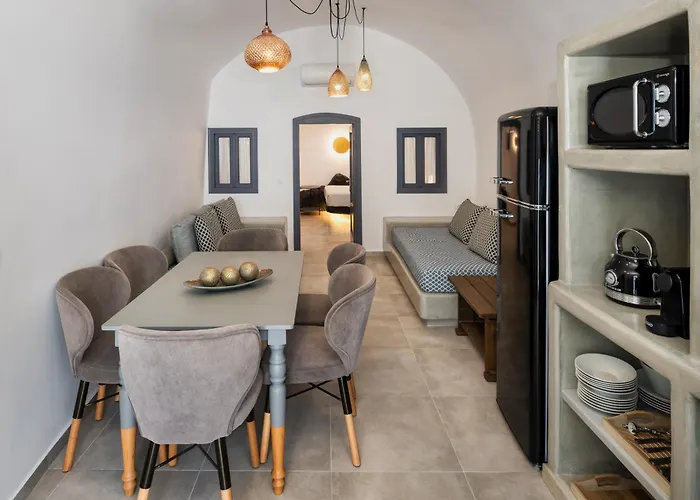 شقة Elia 2 Bedroom Cavehouse With Indoor Jacuzzi