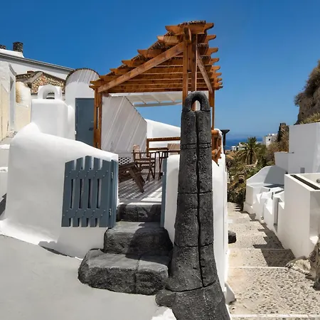 Апартаменты Elia 2 Bedroom Cavehouse With Indoor Jacuzzi