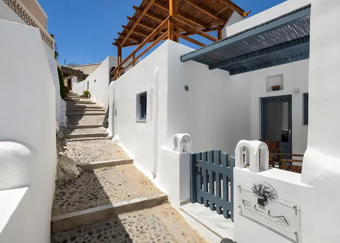 Апартаменты Elia 2 Bedroom Cavehouse With Indoor Jacuzzi *