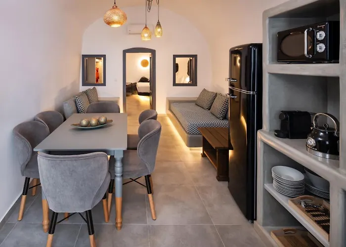 Elia 2 Bedroom Cavehouse With Indoor Jacuzzi